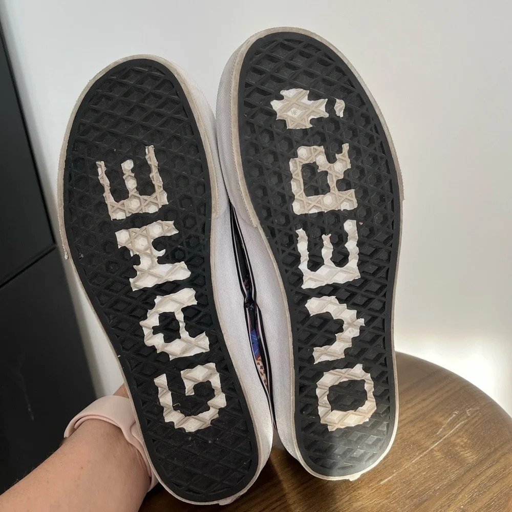 Vans  Nintendo Donkey Kong Limited Edition Sneaker Size 7 women or 5.5 - Picture 12 of 12